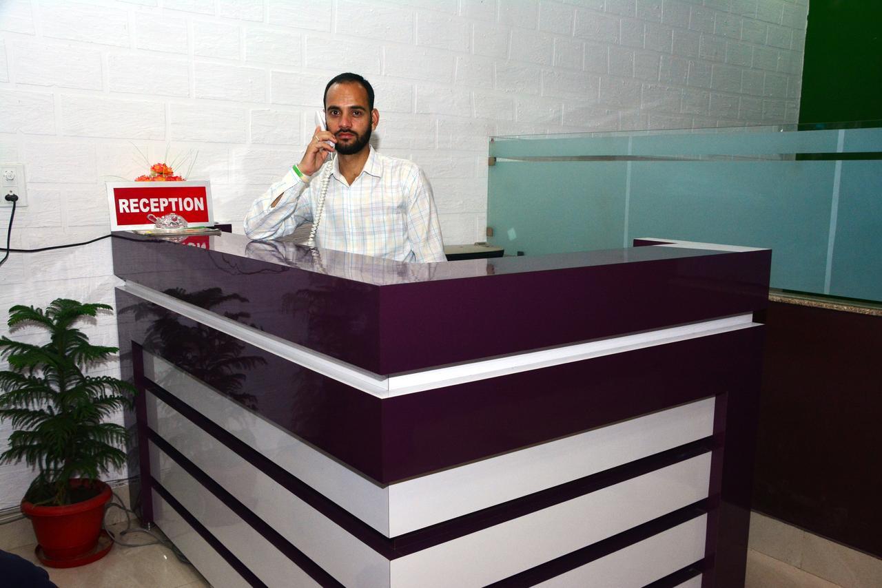 Hotel Devbhoomi Inn Rishikesh Exterior photo